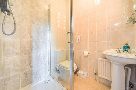 En-suite Shower r...