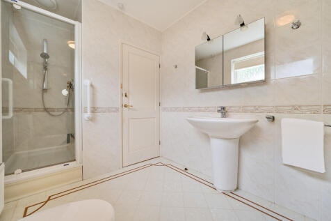 En Suite Bathroom