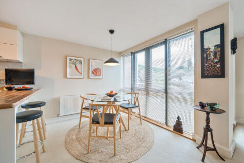 Open Plan Dining ...
