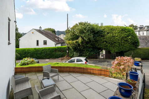 Side patio