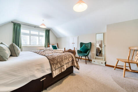 Master Bedroom Su...