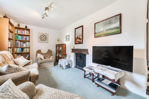 Cottage Sitting R...