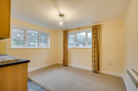 Flat 4 Living Spa...