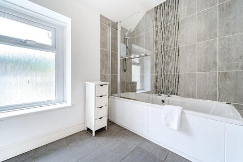 Second Floor Bath...