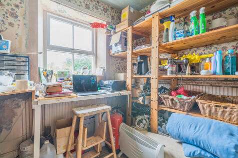Bedroom 7/ Office