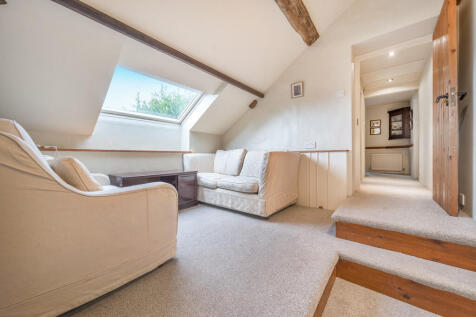Bedroom 1 - Sitti...