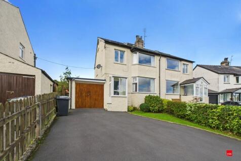 8 Hollins Lane