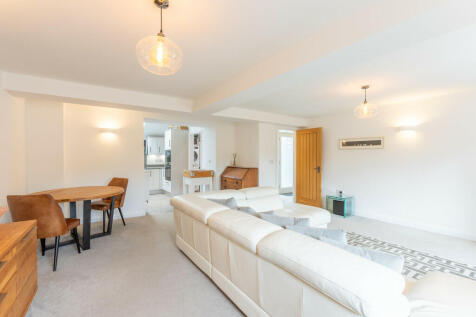 Open Plan Living/...
