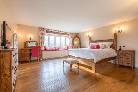 Master Bedroom wi...