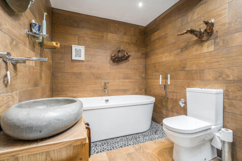 En-Suite Bathroom