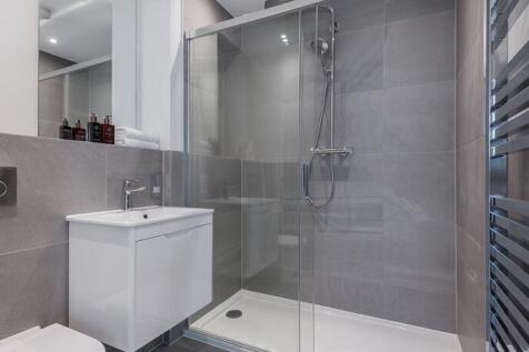 Courtyard Bedroom - En-Suite