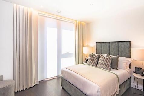 Master Bedroom (blind closed)