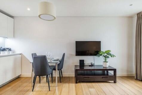 Kitchen/ seating area