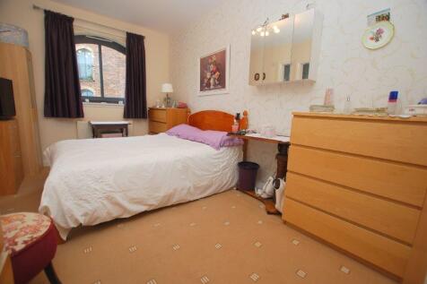 7 James Watt Way (13) bed 1 and ensuite.jpg