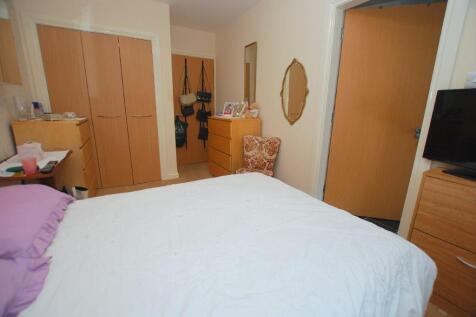7 James Watt Way (14) bed 1 and ensuite.jpg