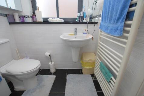 7 James Watt Way (17) bed 1 and ensuite.jpg