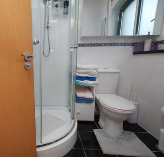 7 James Watt Way (16) bed 1 and ensuite.jpg