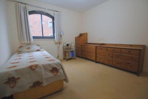 7 James Watt Way (7) bed 3.jpg