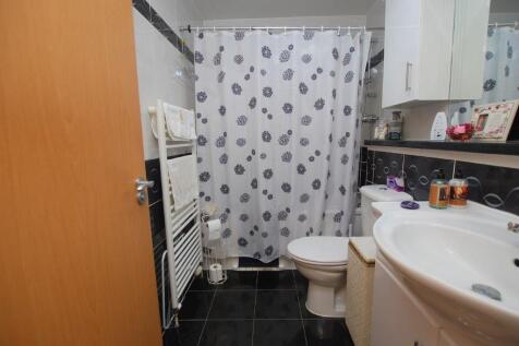 7 James Watt Way (23) bathroom.jpg