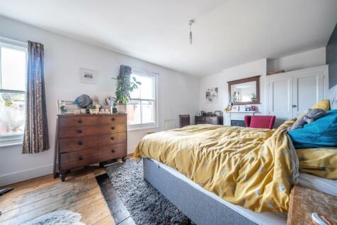 bedroom i h.JPG