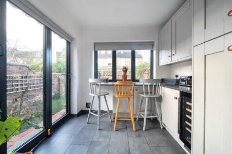 breakfast area h.JPG