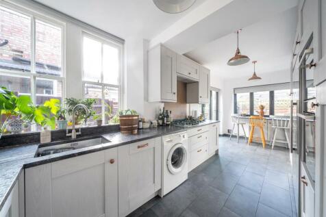 kitchen h.JPG