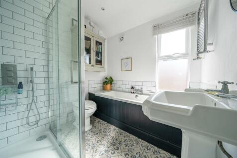 bathroom h.jpg
