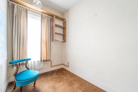 bedroom 4 h.JPG