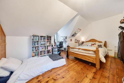 bedroom 5 h.jpg