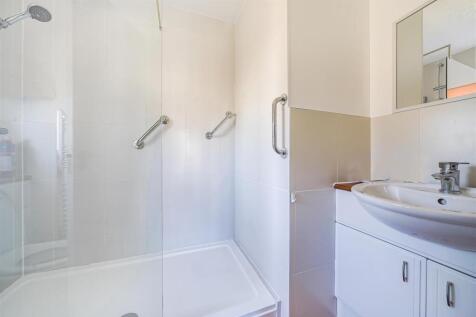 en suite h.jpg