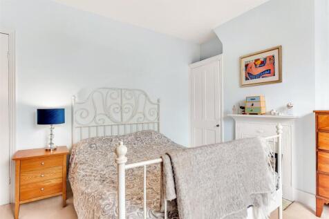 bedroom 1.jpg