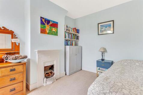 bedroom 2 ii.jpg