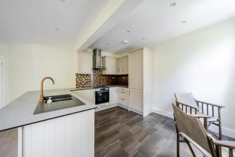 kitchen area h.JPG