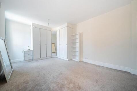 bedroom 1 h.JPG