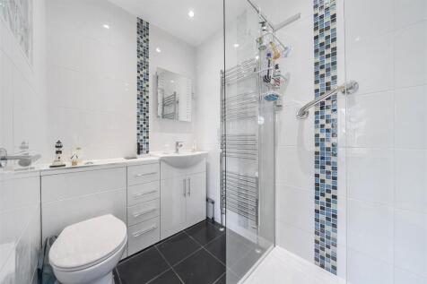 en suite h.jpg