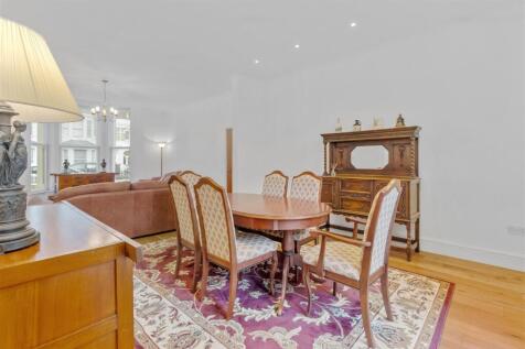 Sitting/Dining Room