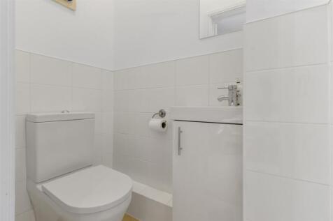 En-suite WC to Bedroom 2