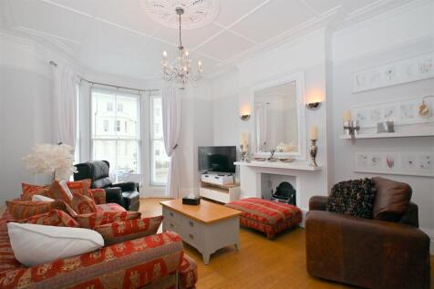 Sitting Room/Dining Room