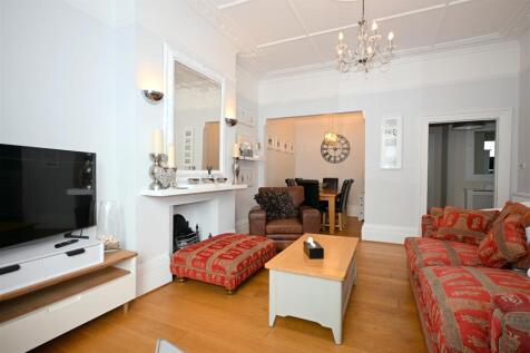 Sitting Room/Dining Room