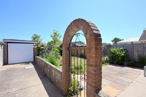 Garage &amp; Rear Garden