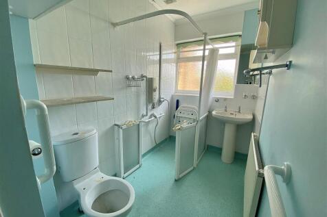 NIGHTINGALEWETROOM.jpg