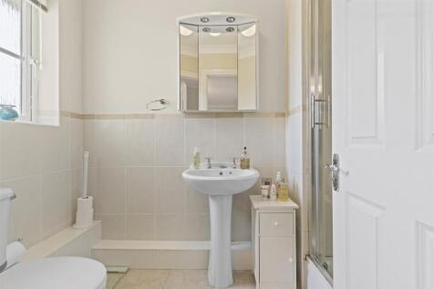 En-Suite Shower (bedroom 1)