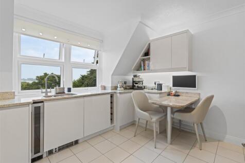 Fitted Kitchen/Breakfast Room