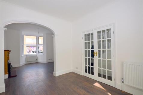 Sitting/Dining Room.