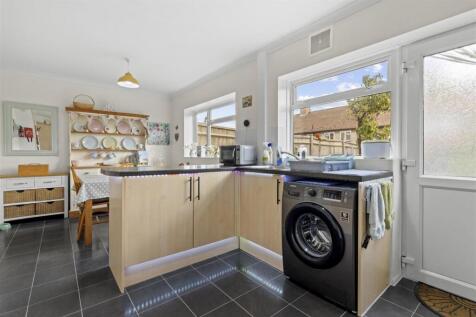 Kitchen1.JPG