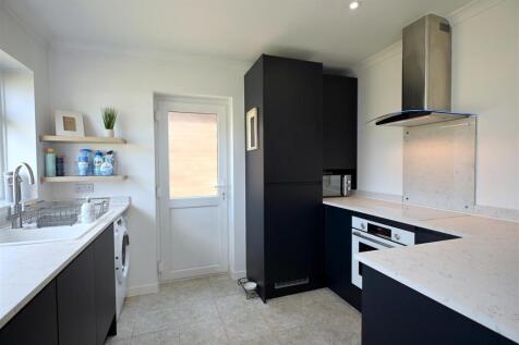 Kitchen 2.JPG