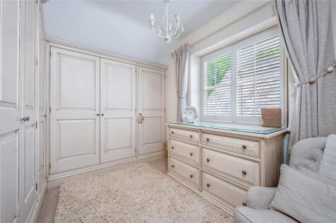 Bedroom/Dressing Roo