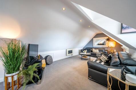 Sitting Room/Bed