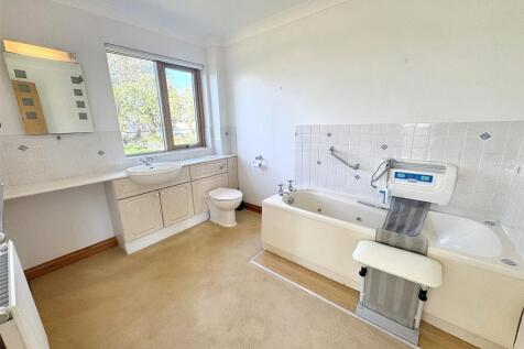 En-Suite Bathroom