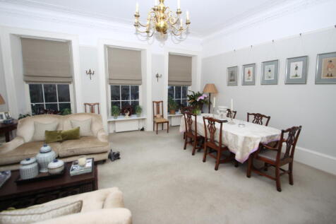 Lounge/dining